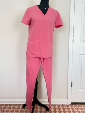 Figs Women's Neon Pink Srub Set : Casma Top & Yola pants